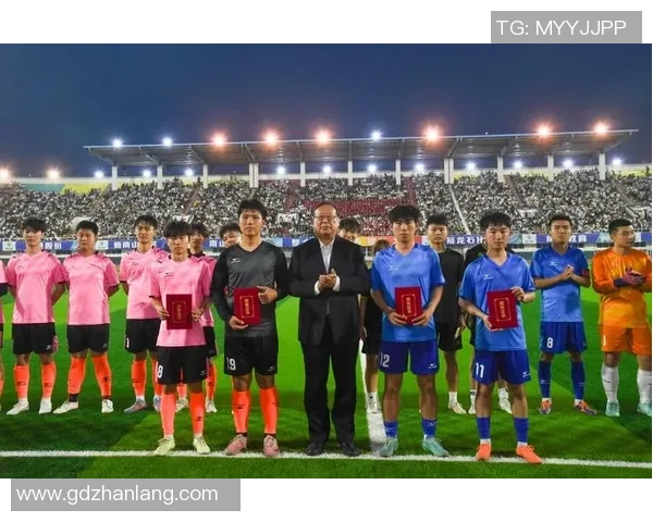 足球明星球迷团携手共庆激情赛事打造无与伦比的足球盛宴